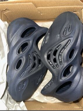 adidas Yeezy Kids Foam Runners